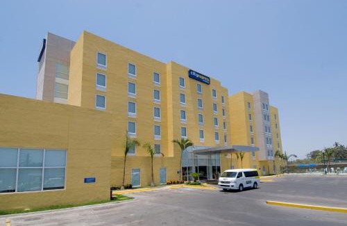 Lazaro Cardenas Hotel | City Express by Marriott Lazaro Cardenas