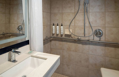 Read Boulevard East Hotel | City Express by Marriott New Orleans 1-10