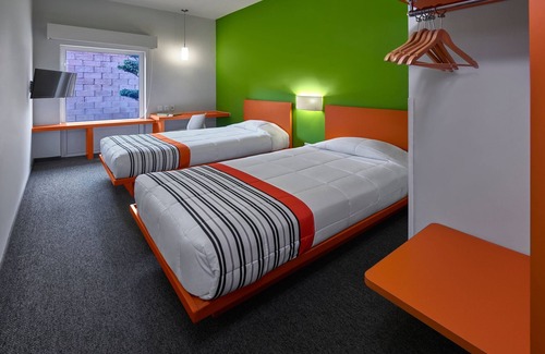 Toluca Hotel | City Express Junior by Marriott Toluca Aeropuerto