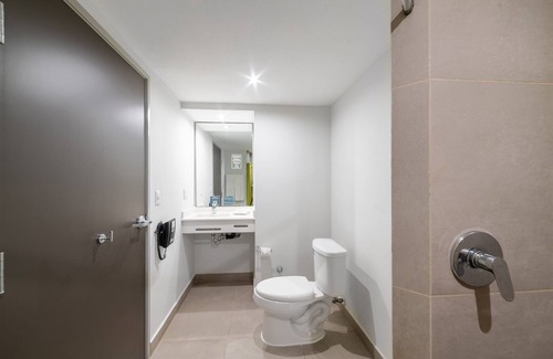 Toluca Hotel | City Express Junior by Marriott Toluca Aeropuerto
