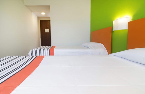 Toluca Hotel | City Express Junior by Marriott Toluca Aeropuerto