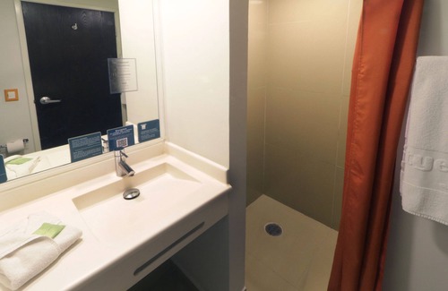 Toluca Hotel | City Express Junior by Marriott Toluca Aeropuerto