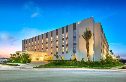 Benito Juarez Hotel | City Express Plus by Marriott Cancún Aeropuerto Riviera