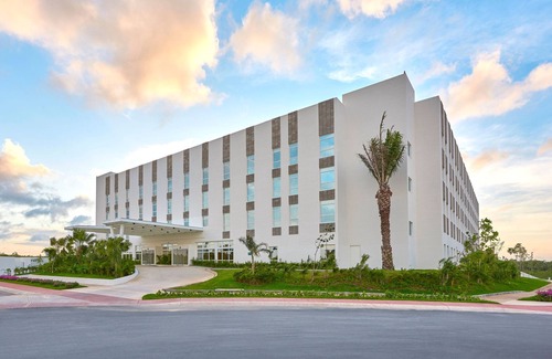 Benito Juarez Hotel | City Express Plus by Marriott Cancún Aeropuerto Riviera