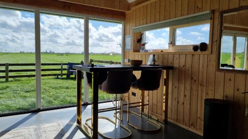 Amsterdam North House | City Farmers Lodge, a Guesthouse with a skyline view in Rural Amsterdam