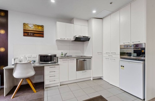 Newton Apartment | City Fringe Apt w Sunset Views Minutes To Hospital