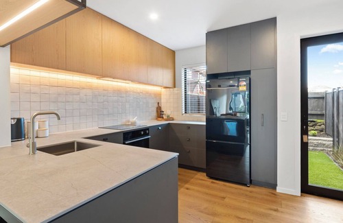 Mangere Bridge Cottage | City Fringe Living - Mangere Bridge Townhouse