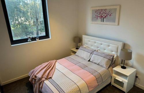 Parkville Apartment | City Fringe Oasis - Pool, Gym & Car Park