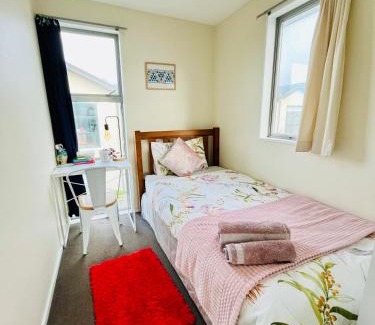 Phillipstown House | City Fringe Private Room - Your Urban Escape!