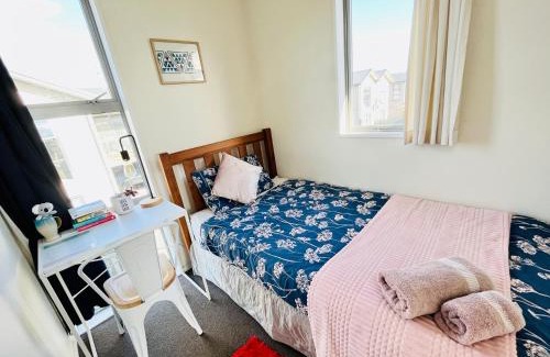 Phillipstown House | City Fringe Private Room - Your Urban Escape!