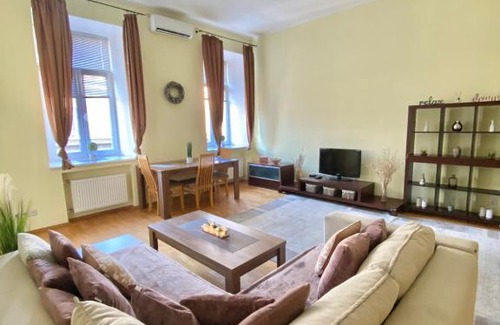 Lypky Apartment | City Garden
