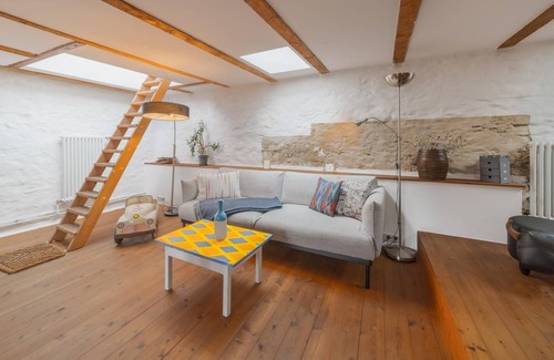 Durnstein House | City Gate "Kremser Tor" with roof terrace, garden and parking lot