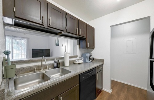 East Riverside - Oltorf Apartment | City Getaway-2BED2BA-Central Austin Texas