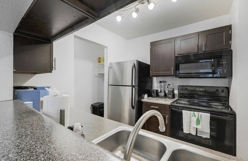 East Riverside - Oltorf Apartment | City Getaway-2BED2BA-Central Austin Texas