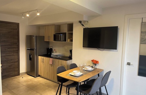 Zona 4 Apartment | City getaway apartment in charming City of Guatemala with fitness room, WiFi