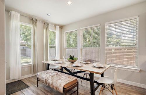 Southeast Houston House | City Getaway Yard Bbq Games Wifi Pets Ok
