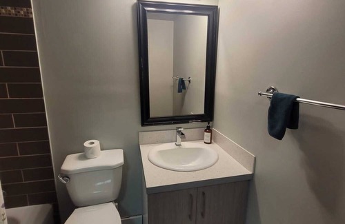 Downtown Calgary Apartment | City Haven: Cozy Comfort in Calgary