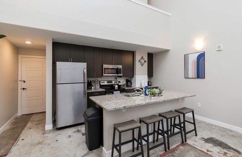 Downtown Des Moines Apartment | City Haven: Modern Loft 2bd/2bth Downtown DSM