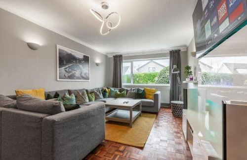 Chester House | City home with parking and garden- pet friendly