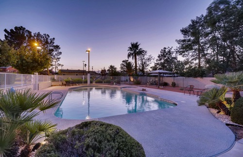 Las Vegas House | City Licensed Short Term Rental! 8 Bed, mins to Strip, Sleep 16+, Park 8+Cars&RV