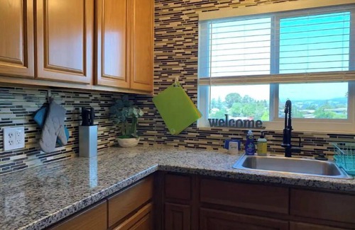 Hayward Condo | City Lights and Sunset Views Stylish Condo with Free Parking and Wi-fi!