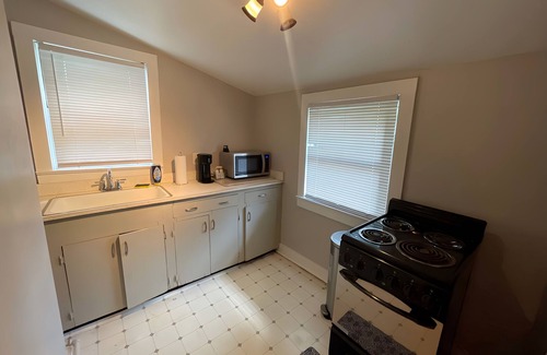 Glen Iris Apartment | City Lights UAB Cozy 1-Bedroom Getaway