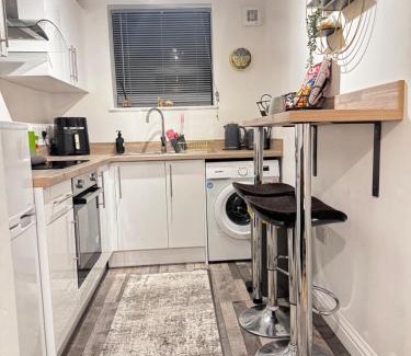 Kirkdale Apartment | City Link Apartments Perfect Stay for Concert Goers, Football Fans and Contractors, Closer to Liverpool City Centre, Everton, Liverpool Grounds