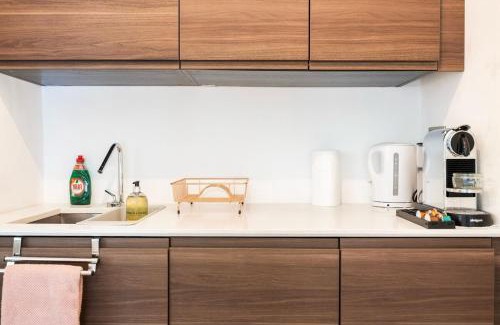 Knightsbridge and Belgravia Apartment | City Living 1BR Apt South Kensington