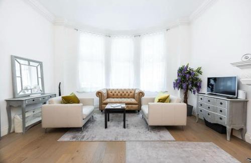 Knightsbridge and Belgravia Apartment | City Living 1BR Apt South Kensington