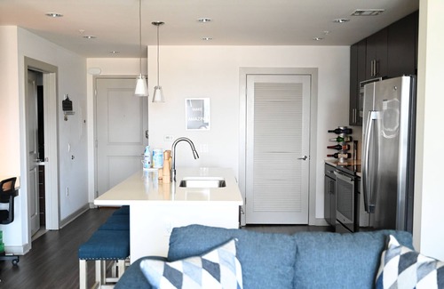 Third Ward Condo | City Living, beautiful views, fine dining and local entertainment.