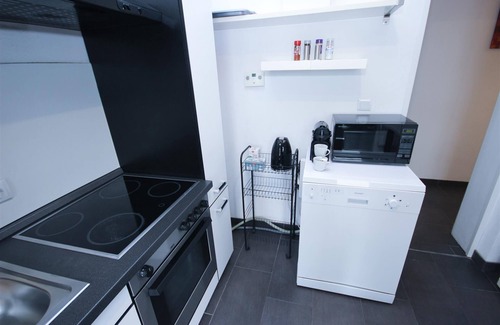 Neue Vorstadt Apartment | City location 4 rooms 7 Beds Balcony Netflix INET