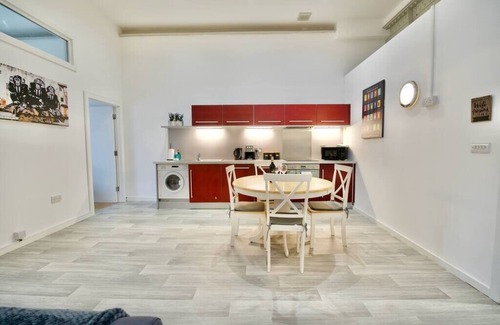 Coventry Apartment | City Loft Apartment.