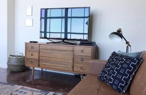 Old City Apartment | City Loft w/View of Gay St