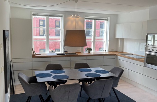 København V Apartment | City Lux apartment with 2 full bathrooms
