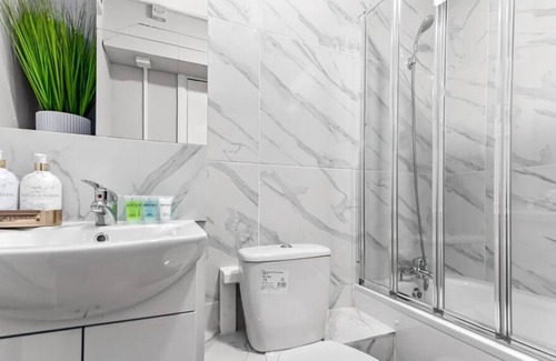 Seven Sisters Condo | City Oasis - 1 BD Flat in Central Location