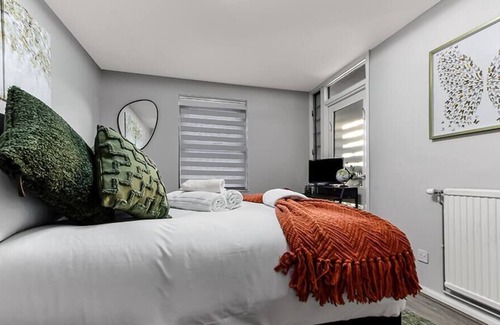 Seven Sisters Condo | City Oasis - 1 BD Flat in Central Location