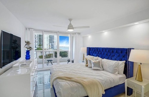 Downtown Miami Apartment | City of Dreams! Renovated With Water & Park Views