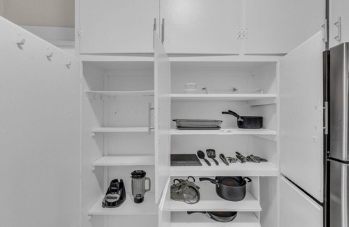 South Hyde Park Apartment | City of Fountains Getaway