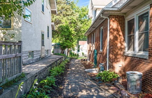 Bancroft House | City of Lakes Peaceful Fully Furnished Home