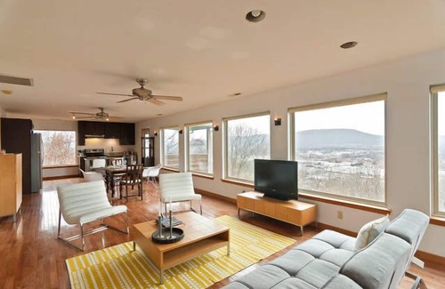 Chattanooga Ski Chalet | 'City Overlook & Hideway' above downtown Chattanooga