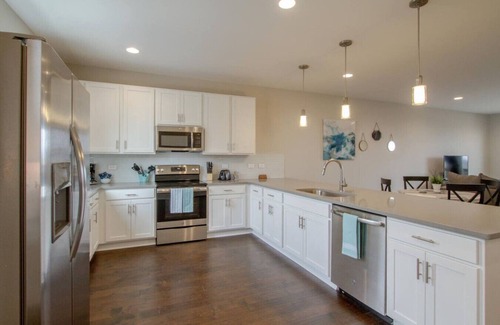 Katie Hill Neighborhood House | City Overlook - Luxury Amenities - Mins to D'Town