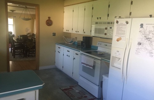 Mobridge House | City Park Location And Two Blocks From Downtown