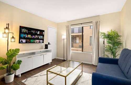 Willmore Apartment | City Parking Spot Close to Disneyland