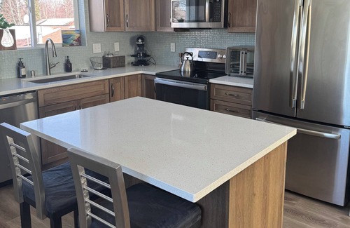 Sand Lake Apartment | City Retreat, 2 bdrm near Airport