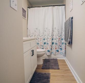 Charlotte House | City Retreat - 4 Bedroom Oasis with King & Private Yard near Downtown