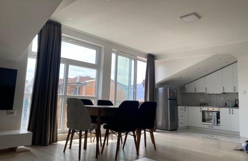 Struga Apartment | City Retreat Apartment