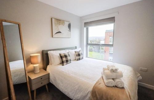 Auchengray Apartment | City Retreat by the Castle Free Designated Parking