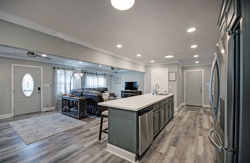 Clinton House | City Retreat Near the Lake, Great for Fishing