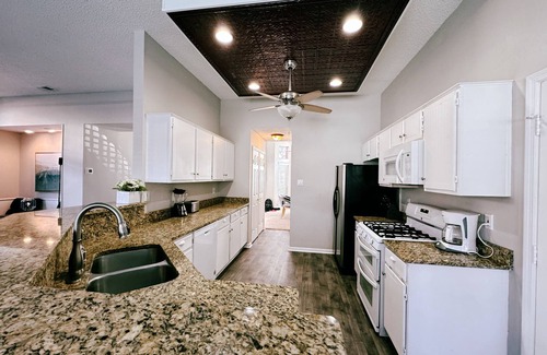 Flower Mound House | City Retreat w/Pool & Near Lake