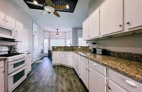 Flower Mound House | City Retreat w/Pool & Near Lake